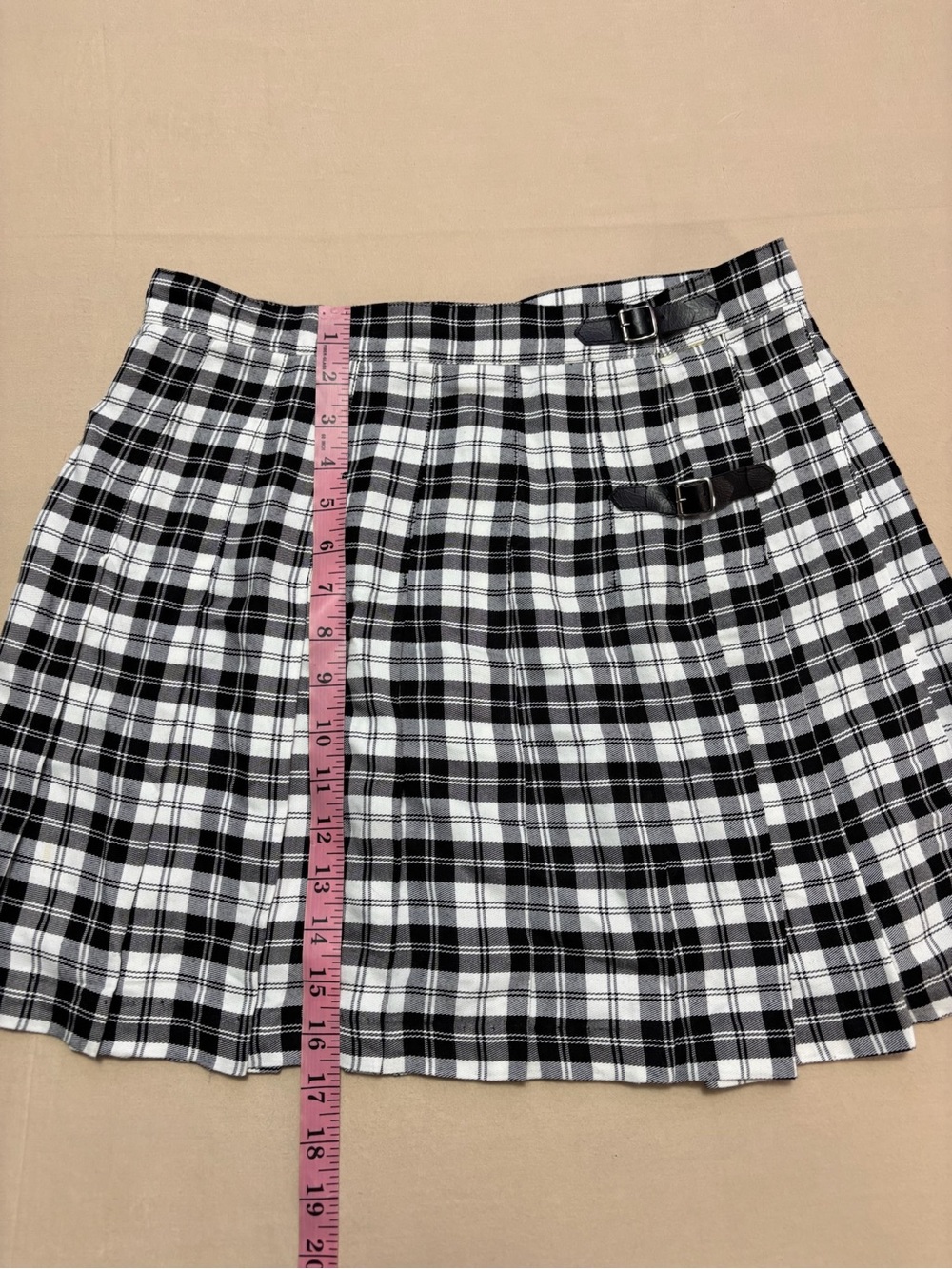 Star Cody Vintage Black & White Plaid Pleated Mini Skirt Buckle Detail Size 13 - Picture 3 of 5